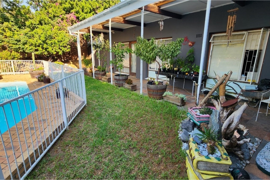 4 Bedroom Property for Sale in Bergzicht Western Cape